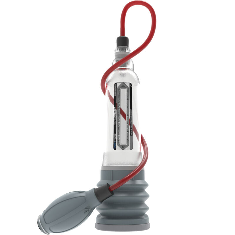 BATHMATE HydroXtreme 7 Penis-Pumpe, sichtbares Display und Schlauch, für sexuelle Verbesserung, auf weißem Hintergrund