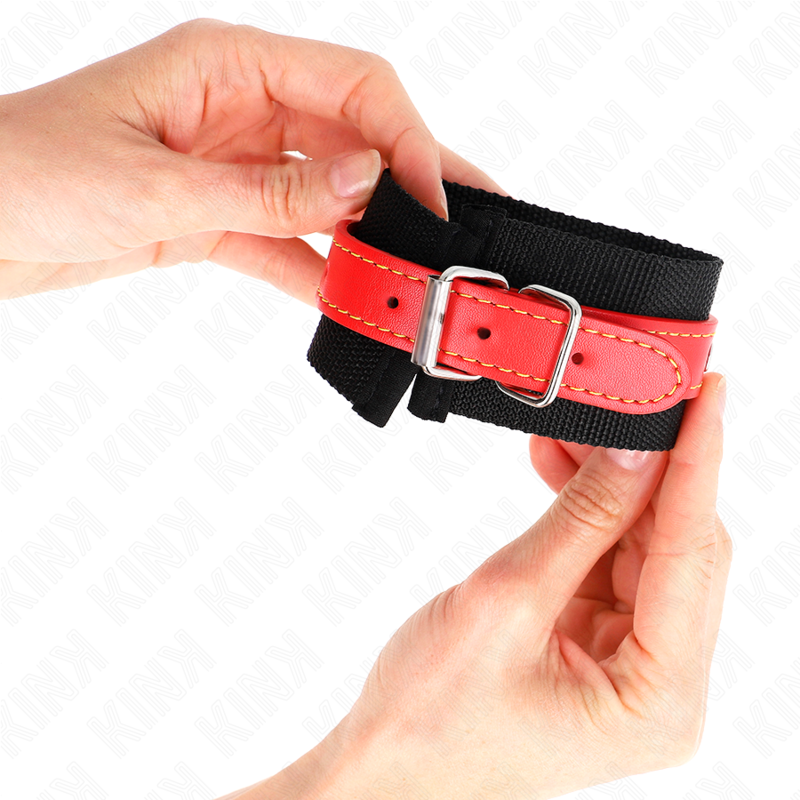 Kink - Nylon Handgelenkfesseln Schwarz Mit Kunstleder Rot Verstellbar 19-24 Cm X 5,5 Cm
