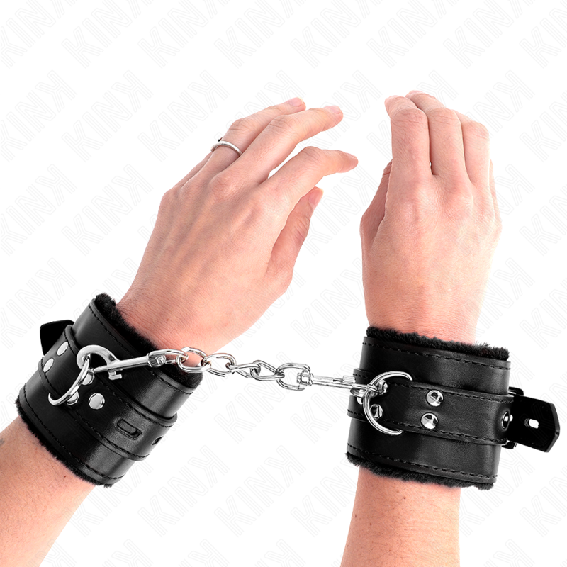 Kink - Pelzgefãœtterte Handgelenkfesseln Mit Quadratischen Lã–Chern, Schwarz Und Schwarz, Verstellbarer Gãœrtel 17-29 Cm X 6 Cm