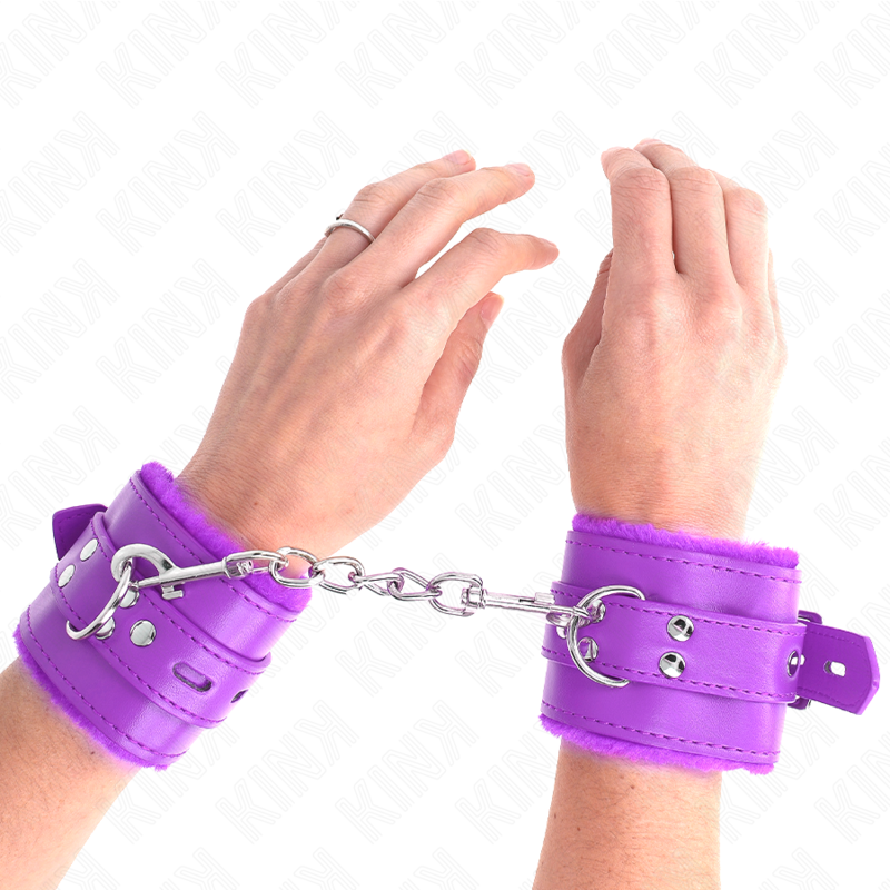 Kink - Pelzgefãœtterte Handgelenkfesseln Mit Quadratischen Lã–Chern, Lila Und Lila Gãœrtel, Verstellbar 17-29 Cm X 6 Cm