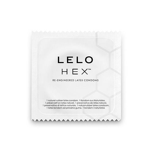 LELO HEX Kondombox mit 12 Kondomen, hygienisch verpackt und transparent, zeigt die Verpackung und die Kondome.